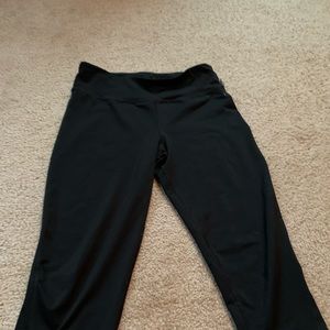 Black capri leggings